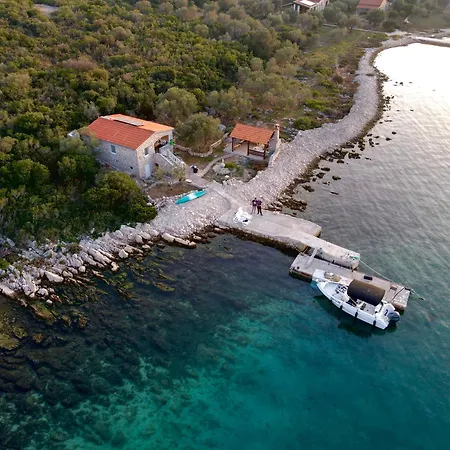 Joelle, House By The Sea * Tkon